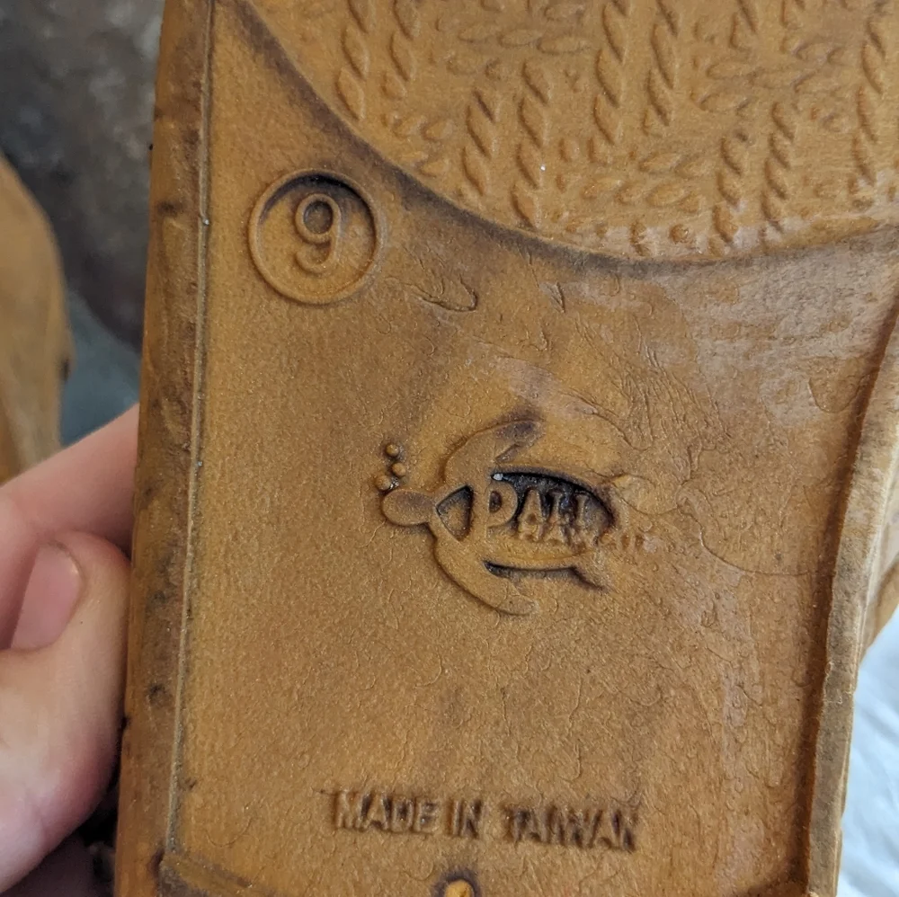 Pali Hawaii Faux Snake Skin Pattern Slip On Mustard Sandal Size 9 - Picture 3 of 8